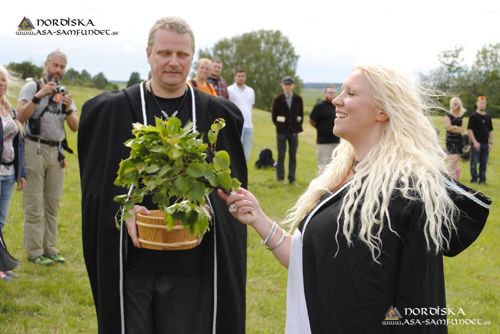 Utförda Blot 2017: Nordiska Asa-samfundets midsommarfirande 2017 5 050