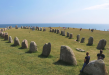 Tio viktiga platser att besöka: Ale Stenar Kåseberga Skåne Tio viktiga platser att besöka: Ale Stenar Kåseberga Skåne.
