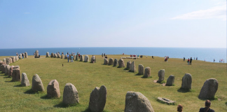 Tio viktiga platser att besöka: Ale Stenar Kåseberga Skåne Tio viktiga platser att besöka: Ale Stenar Kåseberga Skåne.